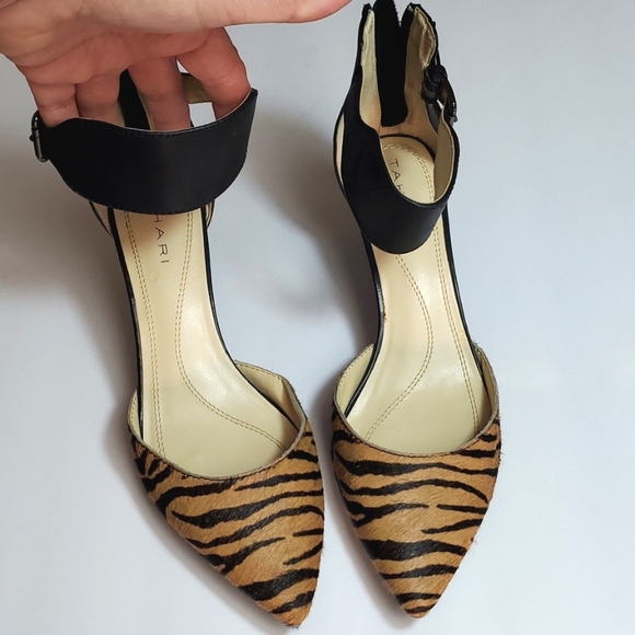 TAHARI SANDALS SHOES ANIMAL PRINT SIZE 6 1/2M GOOD CONDITION - Picture 3 of 17